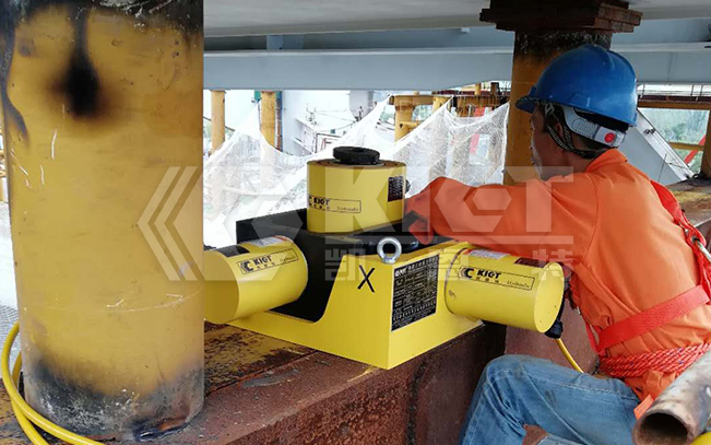 3D Adjustment Hydraulic Cylinders Used for Steel Truss Girder Installation in Bridge Connection Projects