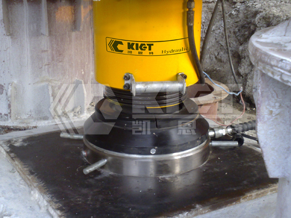 Servo-Following Hydraulic Jacks for Synchronous Lifting in Bridge Construction