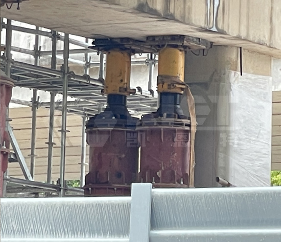 Overall Synchronous Lifting of Large Bridges