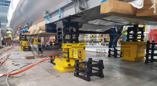 Jack-up System for Synchronous Jacking and Positioning during Heavy Equipment Assembly