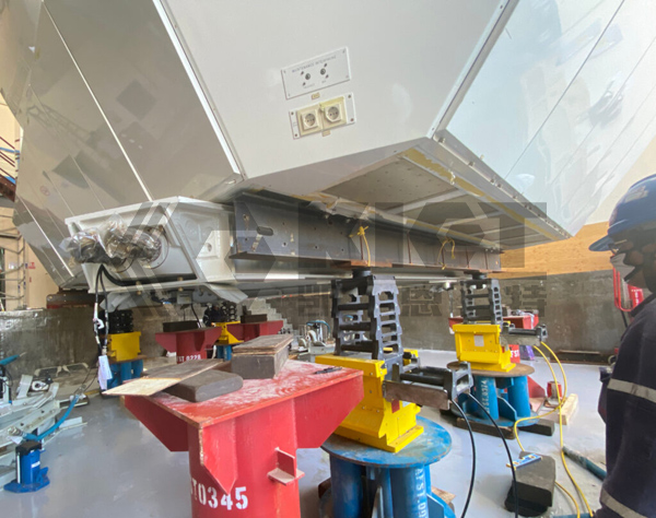 Jack-up System for Synchronous Jacking and Positioning during Heavy Equipment Assembly