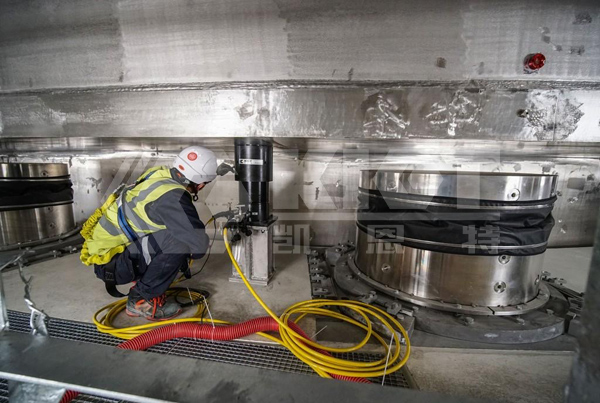 KIET's Synchronous Lifting Hydraulic System for Synchronous Jacking and Installation of Dewar Bases
