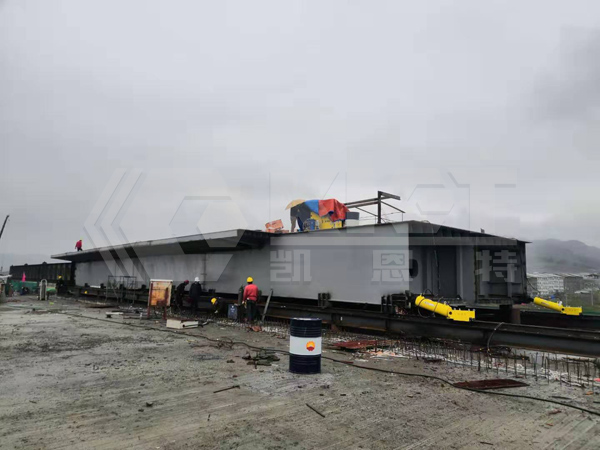 Applications of Rail-Clamping Synchronous Pushing Hydraulic Systems