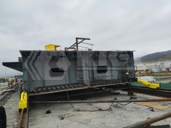 Applications of Rail-Clamping Synchronous Pushing Hydraulic Systems
