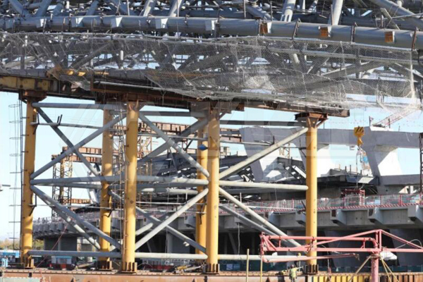 Synchronous Pushing and Sliding of Roof Ring Trusses