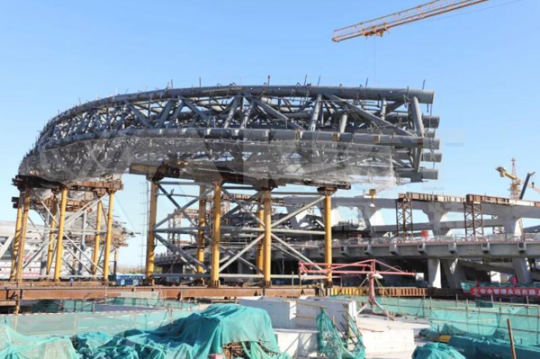 Synchronous Pushing and Sliding of Roof Ring Trusses
