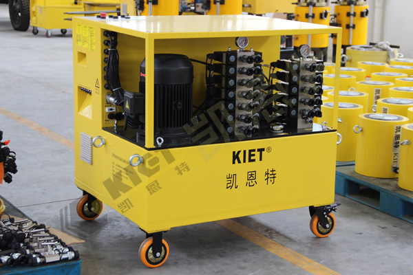 24-point intelligent control synchronous lifting hydraulic system