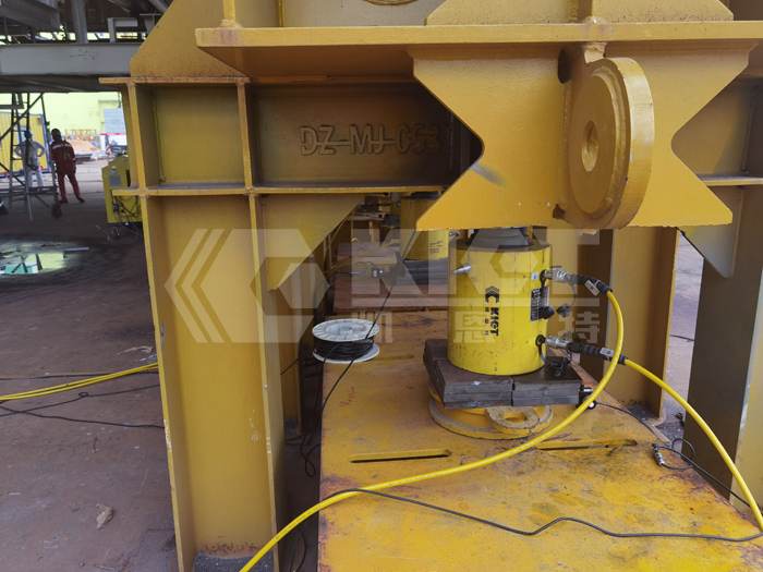 Hydraulic Jacking Arrangement