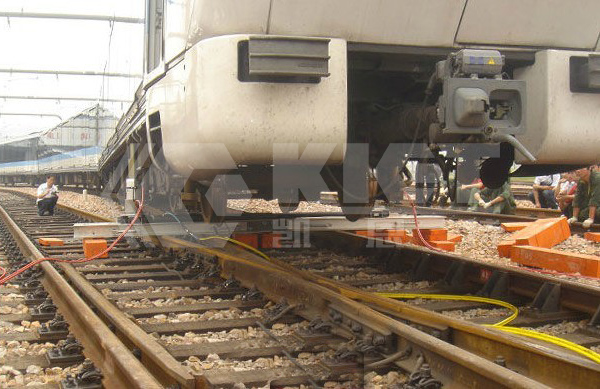 Locomotive Re-railing Hydraulic Systems are used to jack up and re-rail locomotives after derailment.