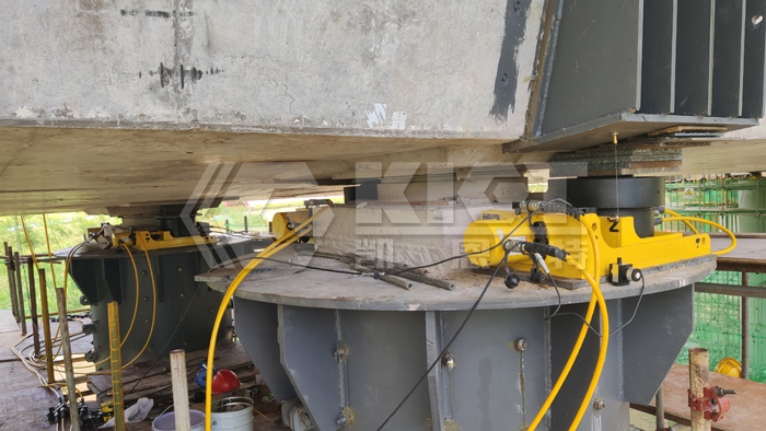 Construction process of box girder deviation correction multi-dimensional jack