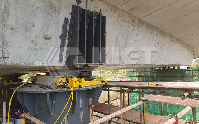 PLC synchronous lifting hydraulic system is used for synchronous lifting and deviation correction project of Guangdong high-speed C-shaped ramp