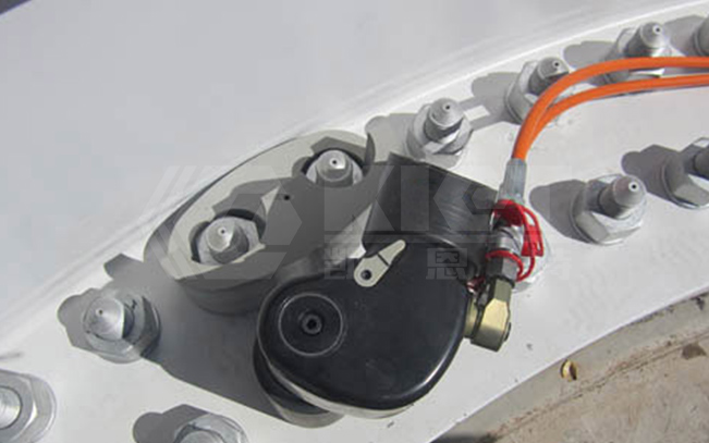 Hydraulic Wrenches for Bolt Pre-tightening of Wind Turbine Tower and Nacelle