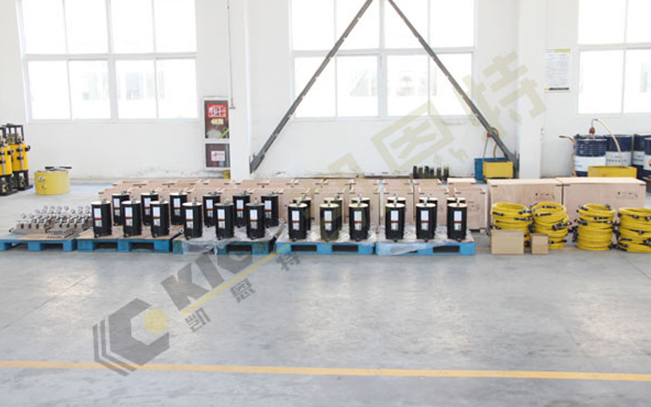24 sets customized 175-ton hydraulic jacks for bridge lifting