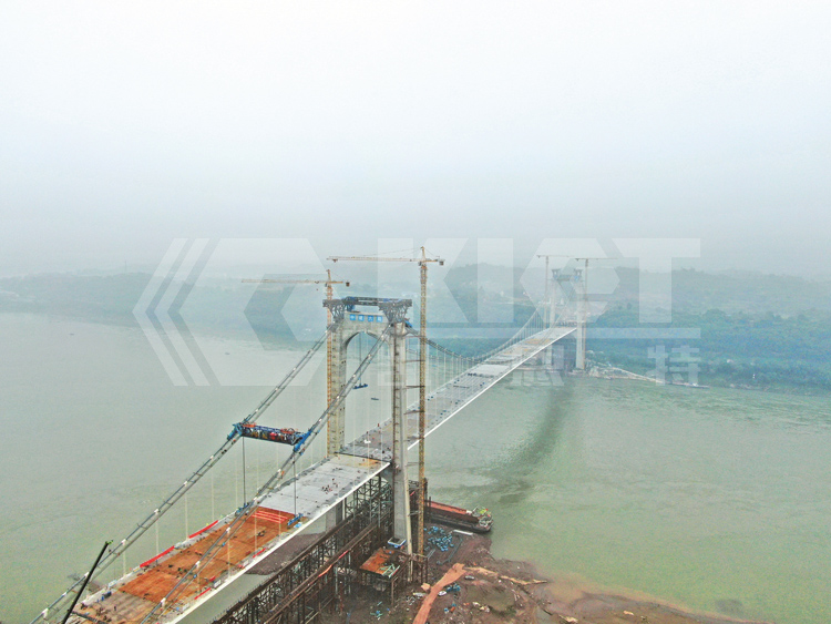 Suspension bridge steel box girder hoisting