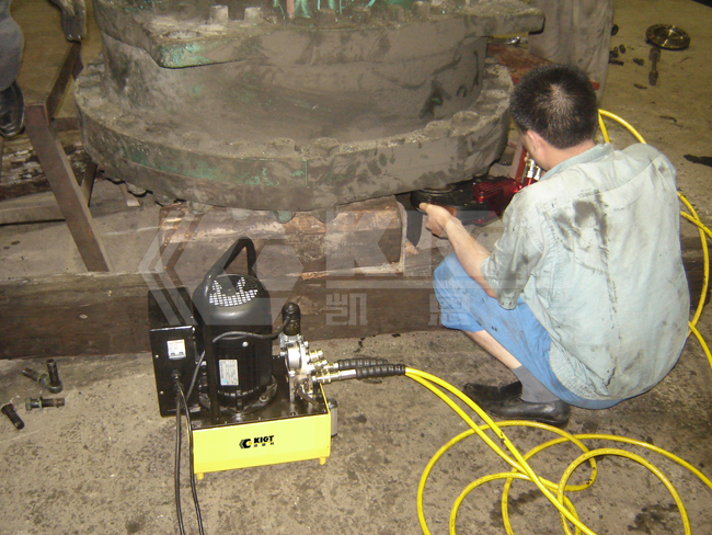 Hydraulic Torque Wrenches for Gearbox Bolt Removal in Cement Plants