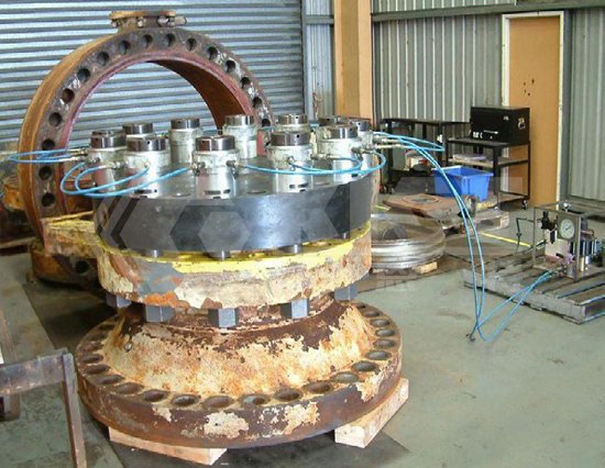 Synchronized Tensioning of Large Valve Bolts