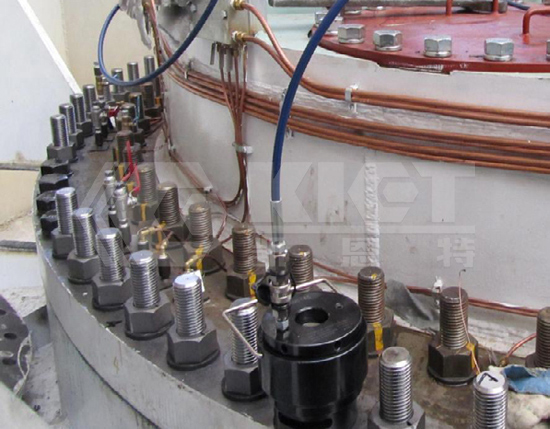 Synchronized Tensioning of Bolts on Large Equipment