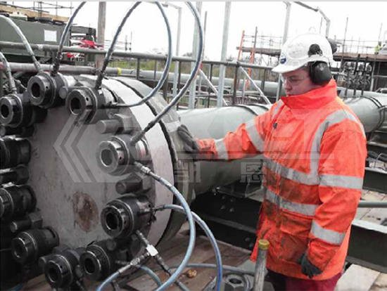Synchronized Tensioning of Flange Bolts on Pipelines