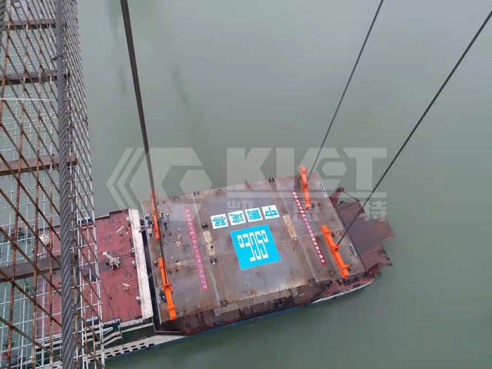 Synchronous lifting of steel beams