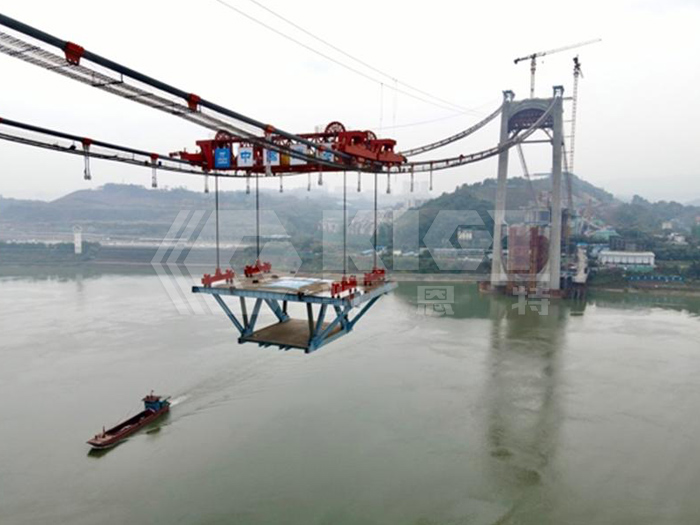 The first beam hoisting process of Guojiatuo Bridge