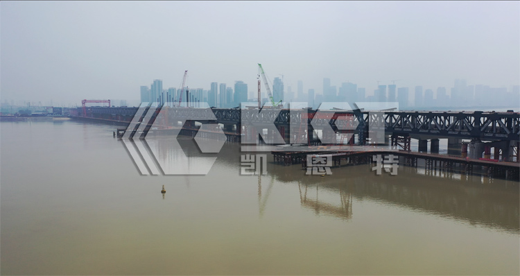 Walking Type Pushing Hydraulic System for Synchronous Launching of Steel Box Girders