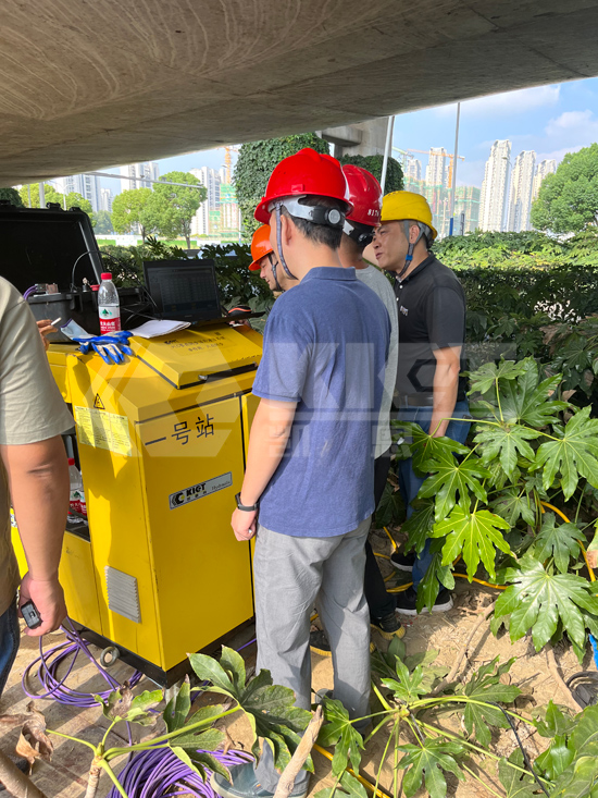 PLC-Controlled Synchronous Jacking System for Overall Girder Lifting