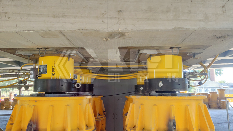 Hydraulic Jack Installation On-Site