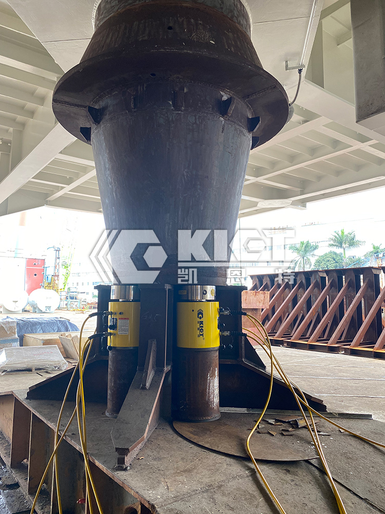 Four Weighing Hydraulic Jacks Deployed at Each Pier Position