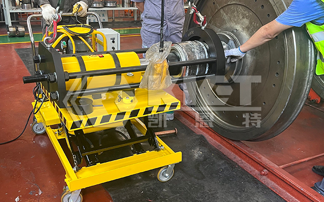 On-site Disassembly and Assembly of Axle Box Bearings