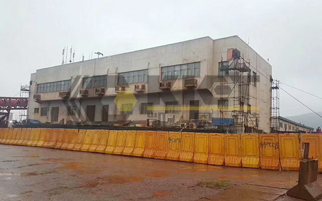 PLC multi-point hydraulic synchronous lifting system is used for substation house inclination correction project