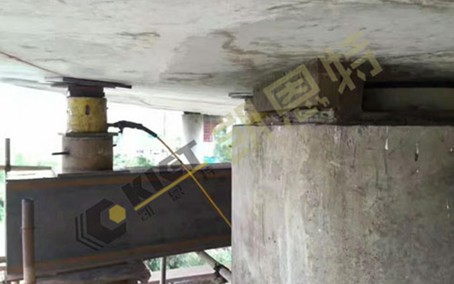Synchronous lifting hydraulic system is used for replacing the rubber bearing on site of the basin bearing