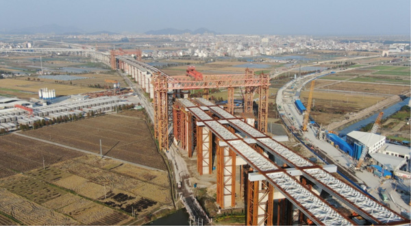 The double-width conjoined steel beam of Wenzhou Oujiang Beikou Bridge adopts a walking intelligent lifting hydraulic system The double-width conjoined steel beam of Wenzhou Oujiang Beikou Bridge adopts a walking intelligent lifting hydraulic system