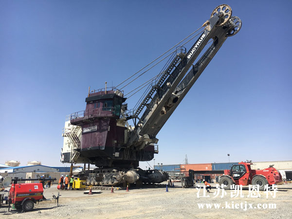Synchronous lifting system for lifting of electric shovel
