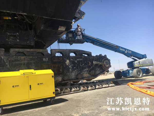 Synchronous lifting system for lifting of electric shovel