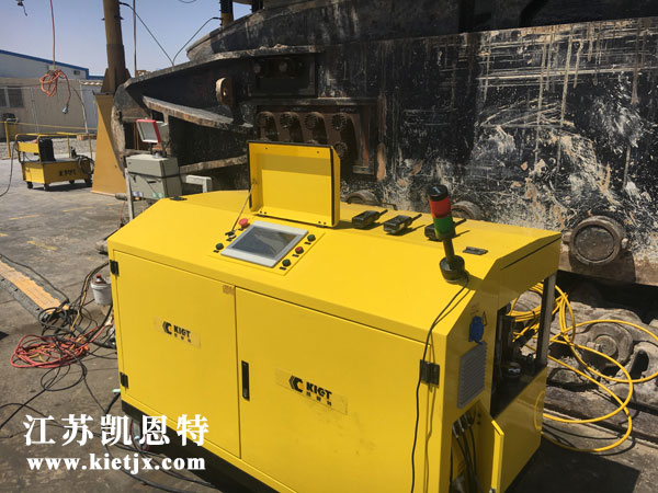 Synchronous lifting system for lifting of electric shovelaPrecise lifting of electric shovel by synchronous lifting system