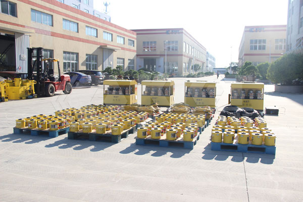 4 synchronous lifting systems and 100 hydraulic jacks for bridge synchronous lifting