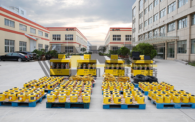 4 synchronous lifting systems and 100 hydraulic jacks for bridge synchronous lifting