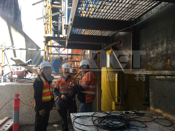 On-site: Installation of cylinder for adjustment of posistions of shield machine