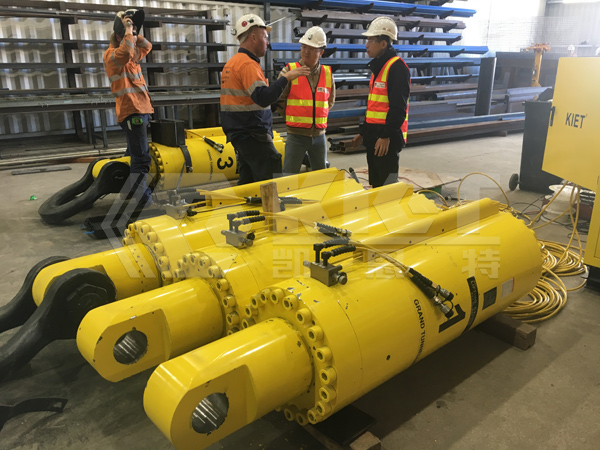 Synchronous lifting system