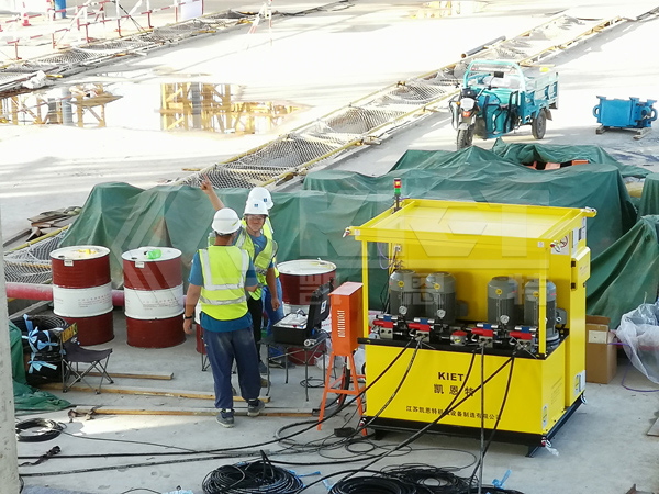 Four-Point Rail-Clamp Synchronized Hydraulic Pushing System Deployed On-Site