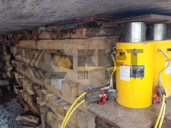 400T large tonnage hydraulic jack with 300mm stroke