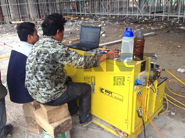 Use intelligent frequency conversion control synchronous lifting hydraulic system for synchronous beam drop