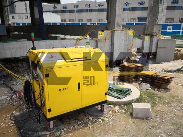 Frequency conversion speed regulation synchronous lifting hydraulic control system