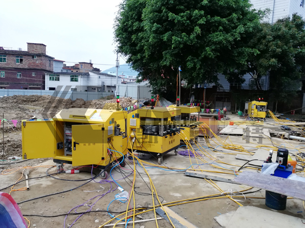 On-site synchronous control of synchronous lifting hydraulic system using frequency conversion control