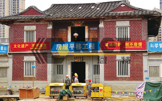 The intelligent synchronous lifting hydraulic system is used in the synchronous lifting and swivel project of Fujian Huamei Building