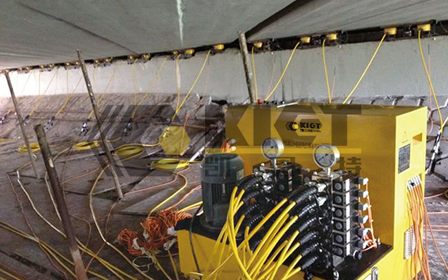 The intelligent control synchronous lifting hydraulic system is used for the replacement of the support of the slab beam structure of Shanghai-Nanjing high-speed
