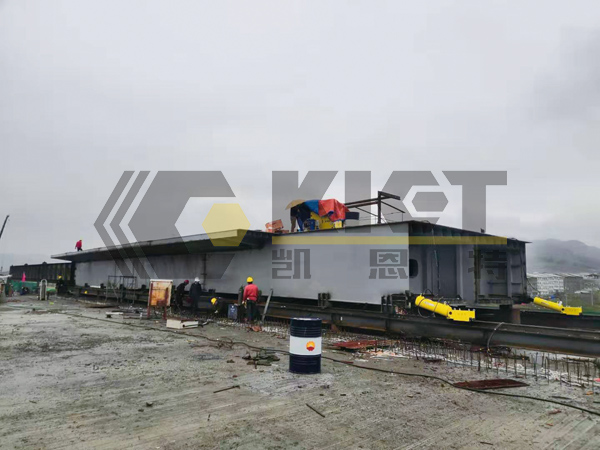 Steel box beam pushing and sliding site