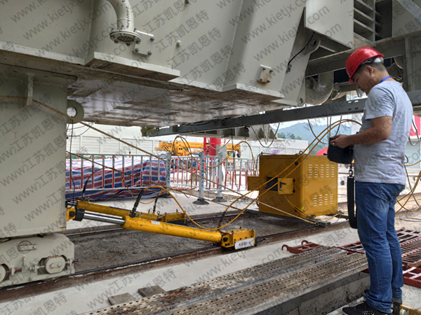 Wireless Control of the Track-Clamping Synchronous Pushing Hydraulic System