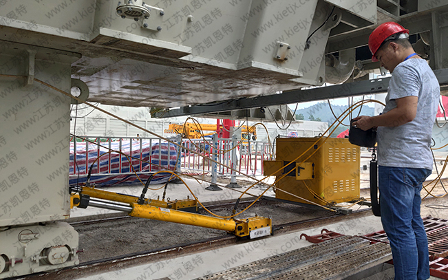 Synchronous Pushing Hydraulic Cylinders for Large Transformer Synchronous Pushing Operations