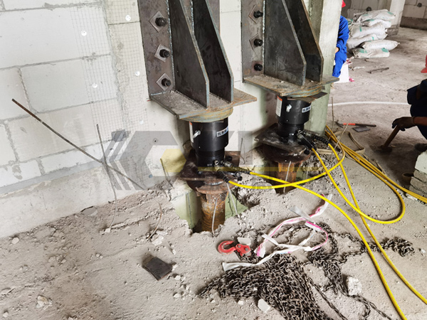 The lifting point without lifting space adopts the steel structure column foot as the contact surface